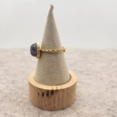 Bague ronde martelée dorée en Améthyste