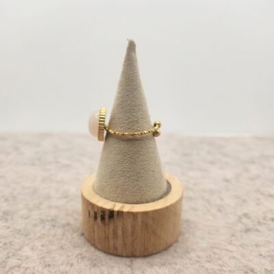 Bague ronde martelée dorée en Quartz rose