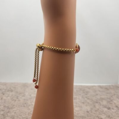 bracelet rond en cornaline de profil Bracelet rond en Cornaline