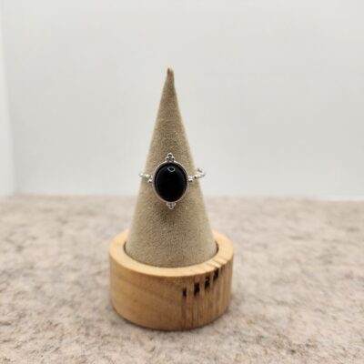 Bague ovale argentée et Agate noire