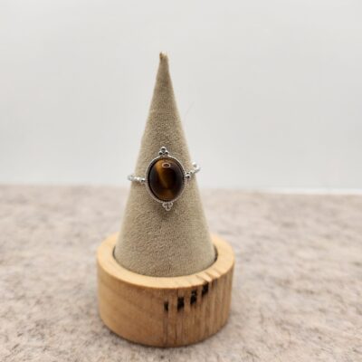 Bague ovale argentée et Œil de tigre