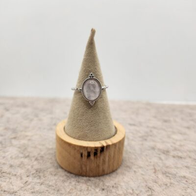 Bague ovale argentée et Quartz rose