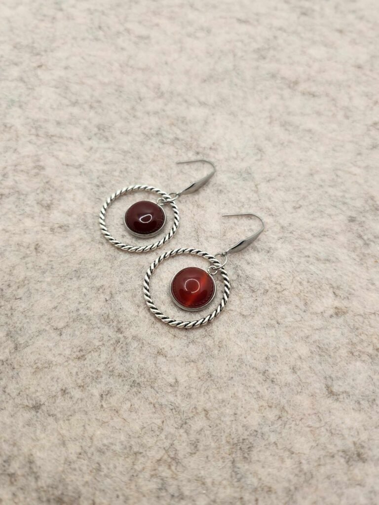 boucle d'oreilles martelée ronde argentée en Cornaline