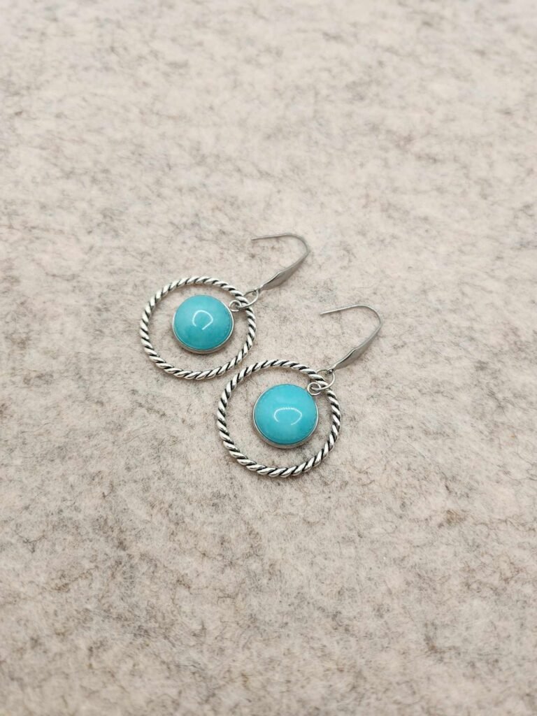 boucle d'oreilles martelée ronde argentée en jade