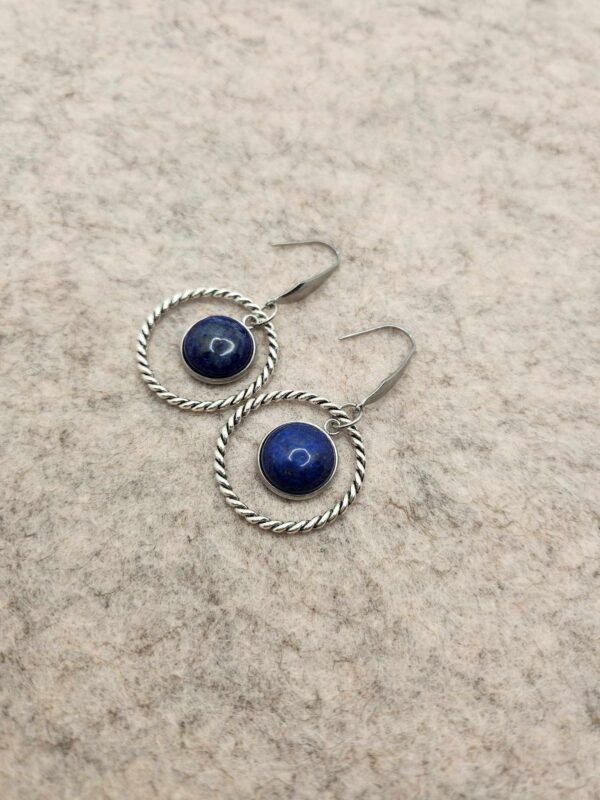 boucle d'oreilles martelée ronde argentée en lapis lazuli