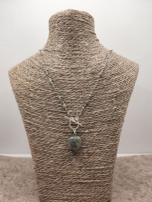 Collier petit cœur argenté Labradorite