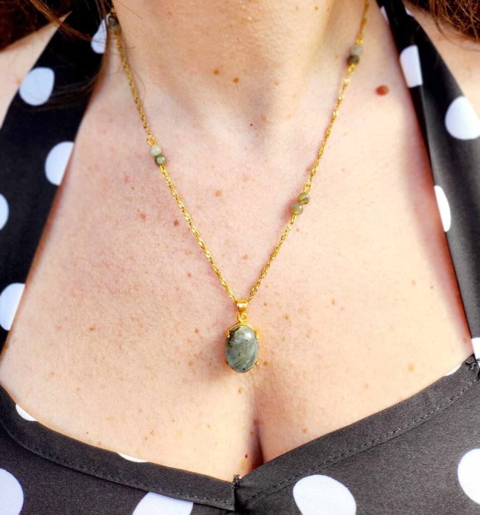 Shooting collier labradorite ovale