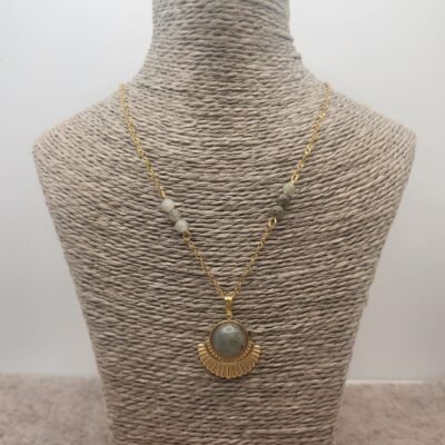 Collier coquillage doré en Labradorite