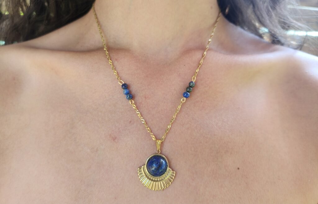 Collier coquillage doré en Lapis lazuli