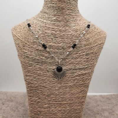 collier feuillage en agate noire