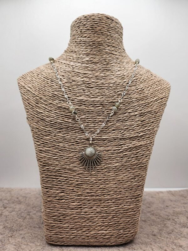 collier feuillage en Labradorite