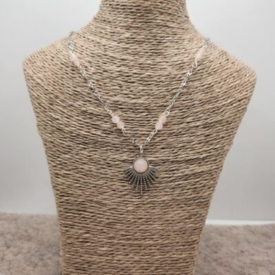 collier feuillage en quartz rose