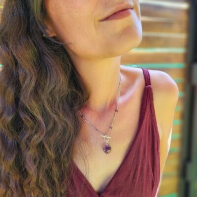 Collier petit cœur argenté en Améthyste