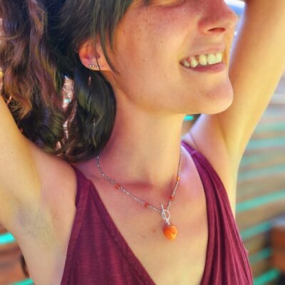 Collier petit cœur argenté en Cornaline