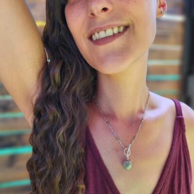 Collier petit cœur argenté en Labradorite