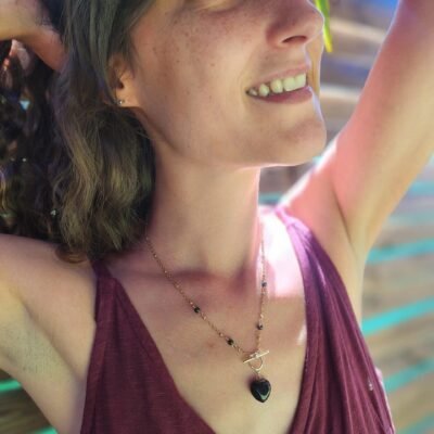 Collier petite cœur doré en Agate noire
