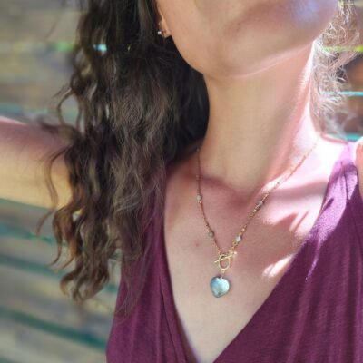 Collier petite cœur doré en Labradorite