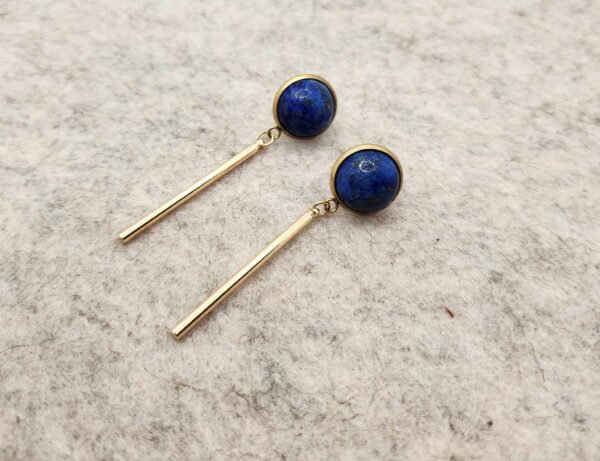 boucle d'oreilles tige dorée en Lapis lazuli
