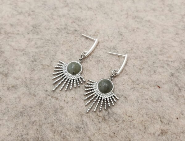 Boucle d'oreilles Feuillage argentée en Labradorite