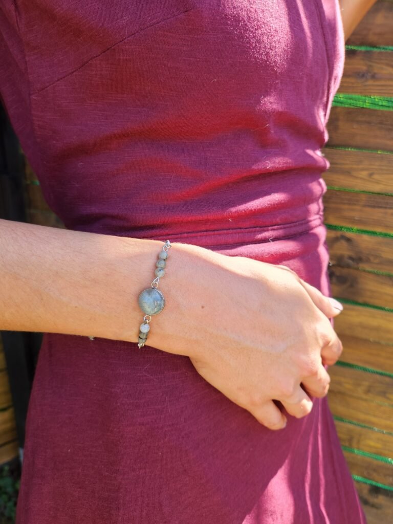 Bracelet rond argenté en Labradorite