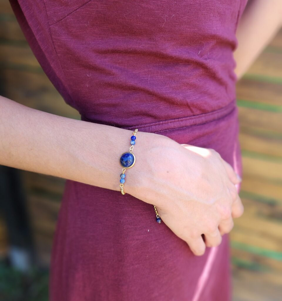 Bracelet rond doré en Lapis lazuli