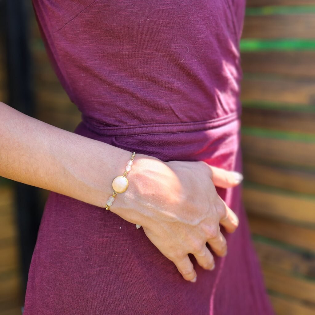 Bracelet rond doré en Quartz rose