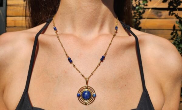 Collier Wicca doré en Lapis lazuli