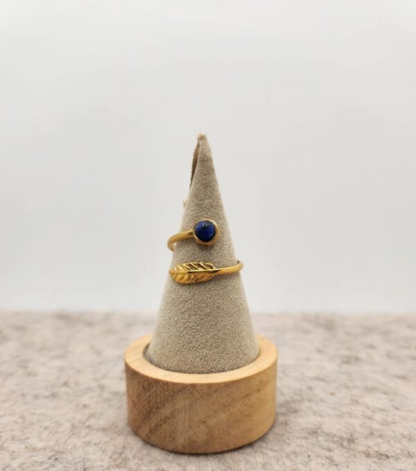 Bague petite feuille dorée en Lapis lazuli